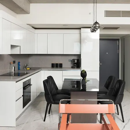 Apartment Queen By A *