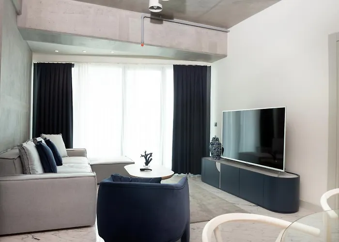 Queen By A Κωνσταντινούπολη